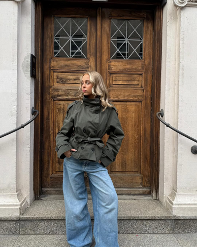 Krótki płaszcz trenczowy